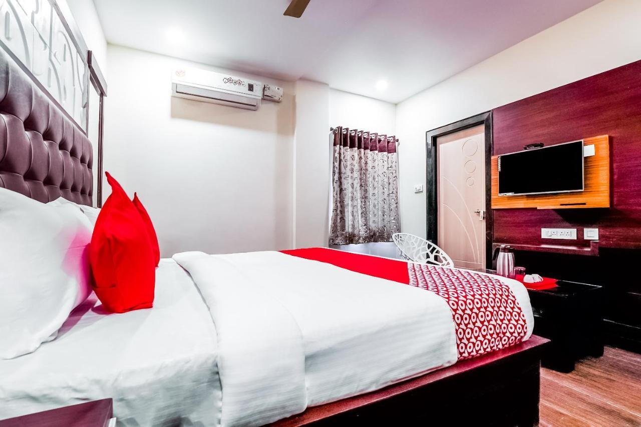 Oyo 16155 Hotel Dcm Grand Vijayawāda Екстериор снимка