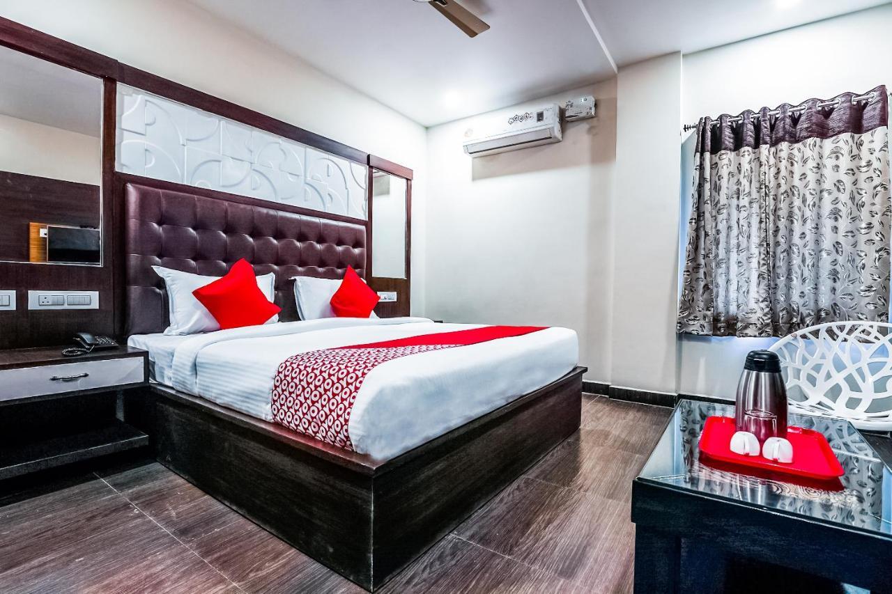 Oyo 16155 Hotel Dcm Grand Vijayawāda Екстериор снимка