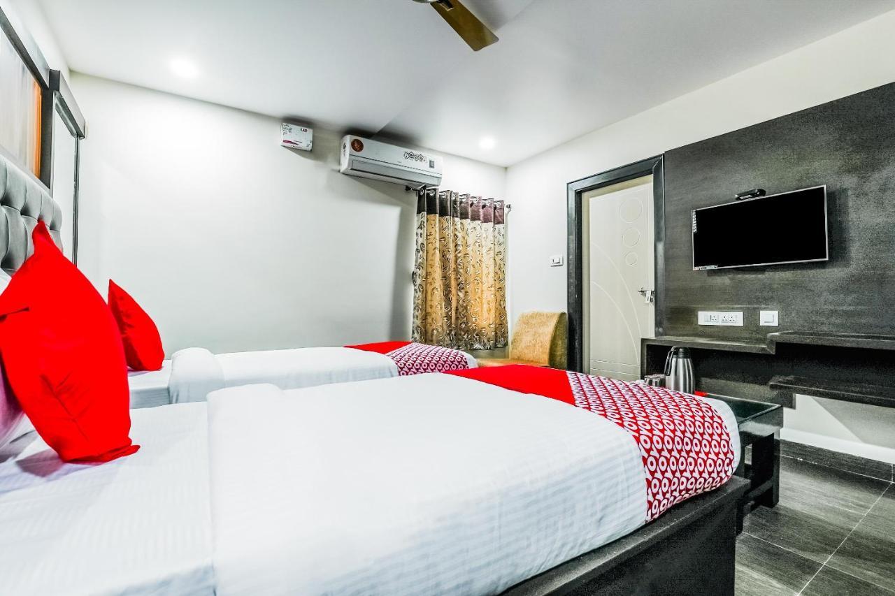 Oyo 16155 Hotel Dcm Grand Vijayawāda Екстериор снимка