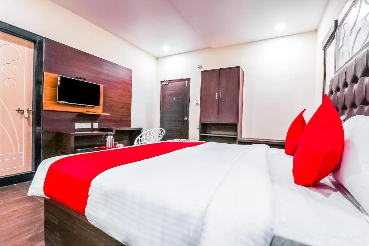 Oyo 16155 Hotel Dcm Grand Vijayawāda Екстериор снимка