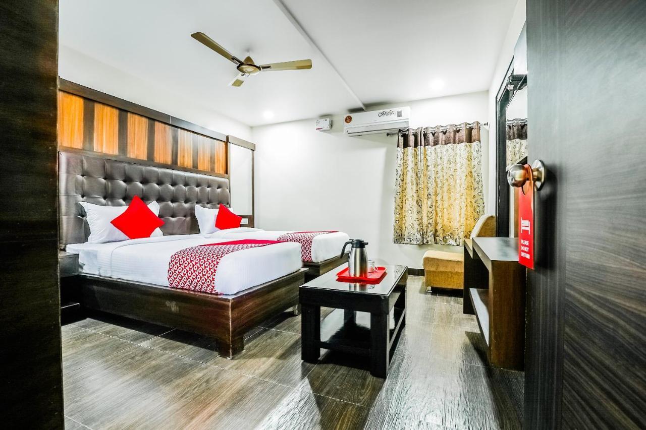 Oyo 16155 Hotel Dcm Grand Vijayawāda Екстериор снимка