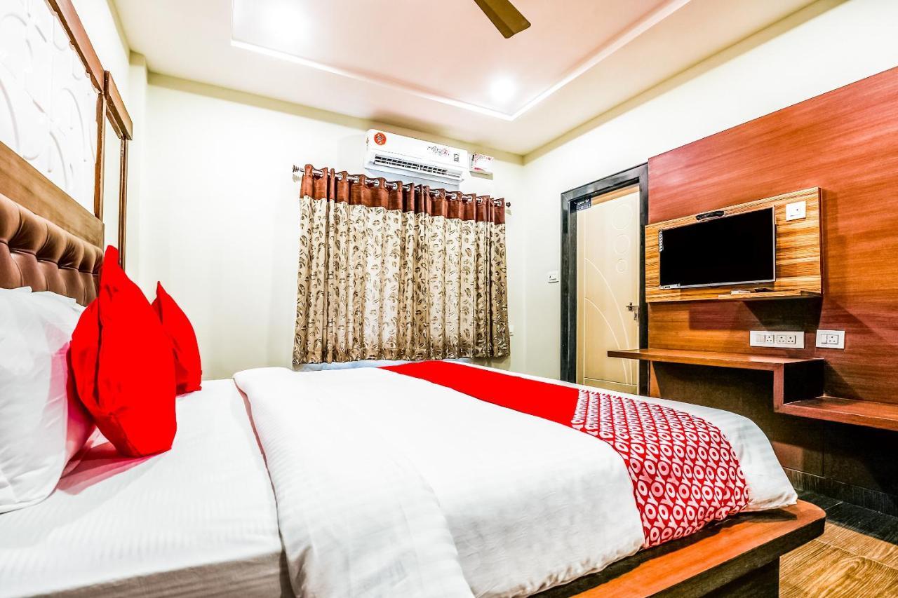 Oyo 16155 Hotel Dcm Grand Vijayawāda Екстериор снимка