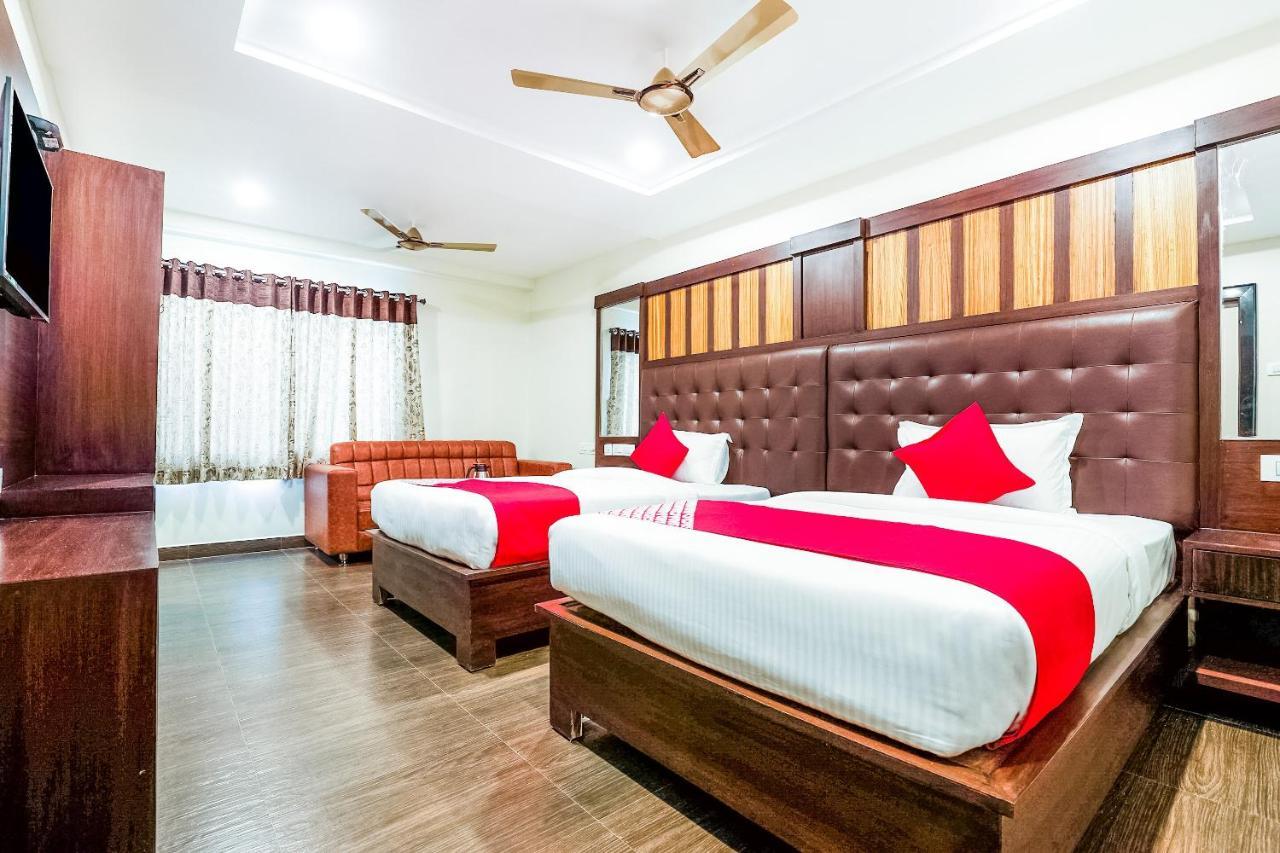 Oyo 16155 Hotel Dcm Grand Vijayawāda Екстериор снимка