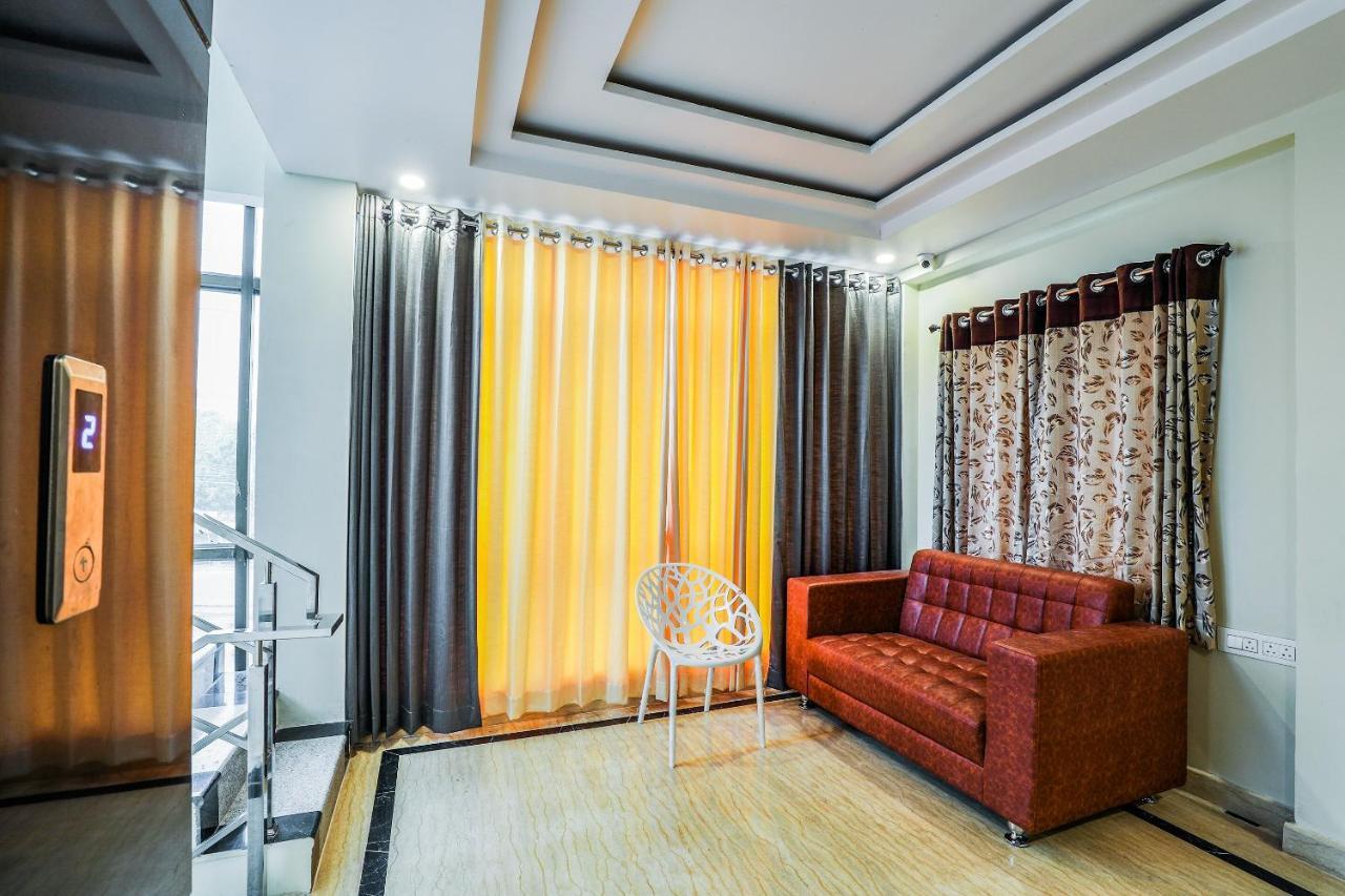 Oyo 16155 Hotel Dcm Grand Vijayawāda Екстериор снимка