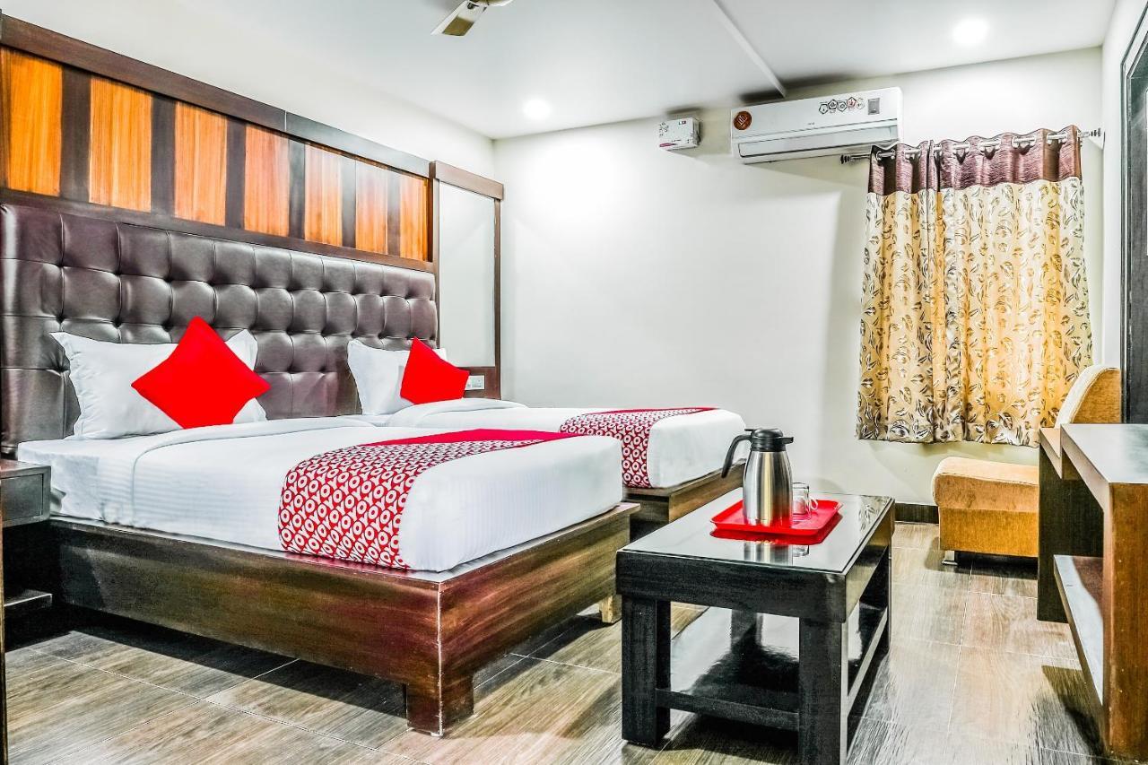Oyo 16155 Hotel Dcm Grand Vijayawāda Екстериор снимка