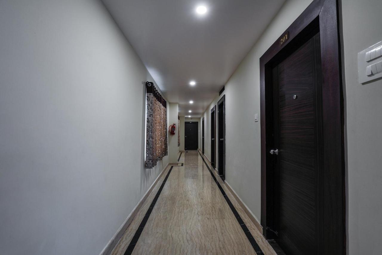 Oyo 16155 Hotel Dcm Grand Vijayawāda Екстериор снимка