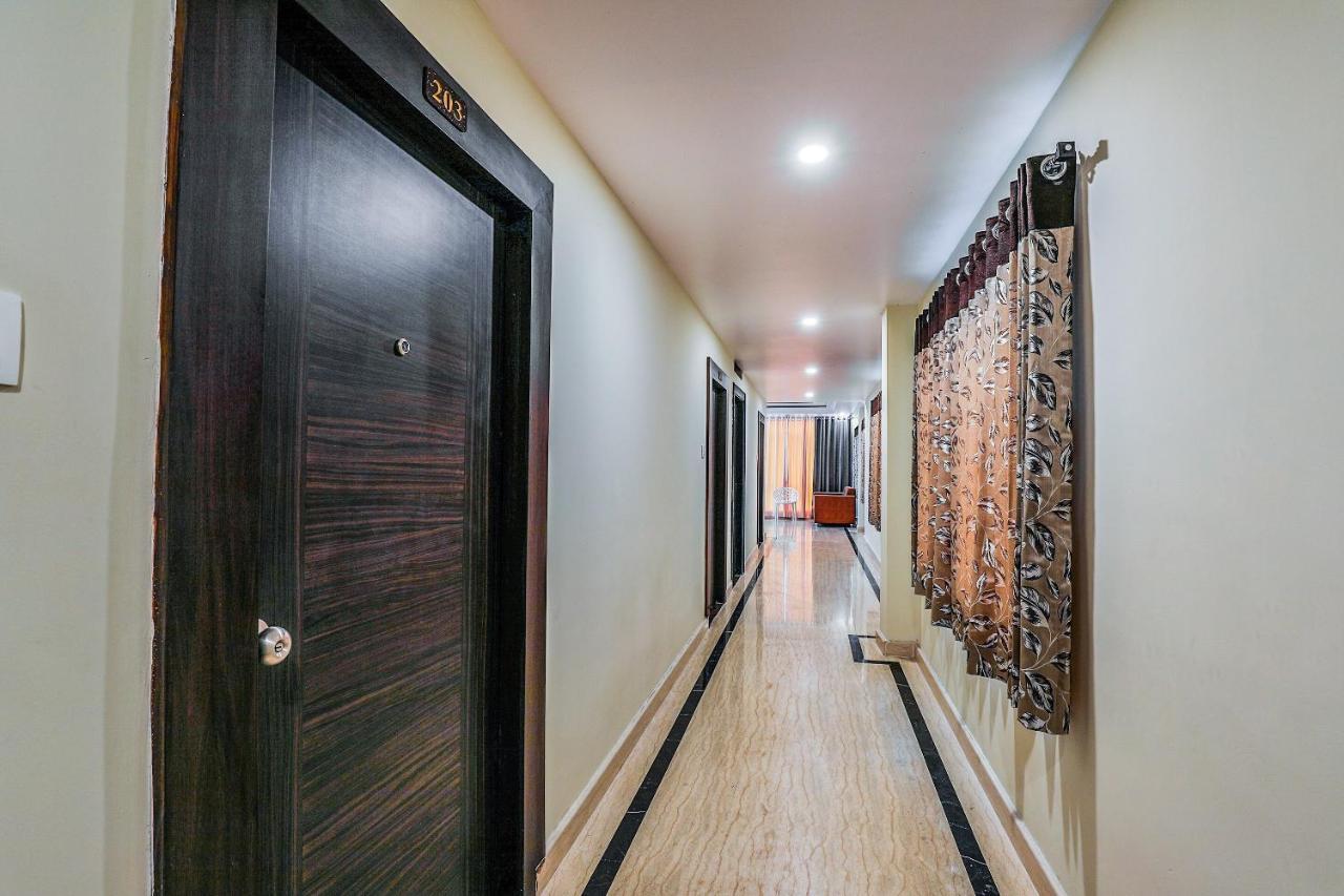 Oyo 16155 Hotel Dcm Grand Vijayawāda Екстериор снимка